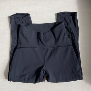 Lululemon size 2 black crop leggings